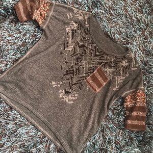 Gray shirt with various patterns